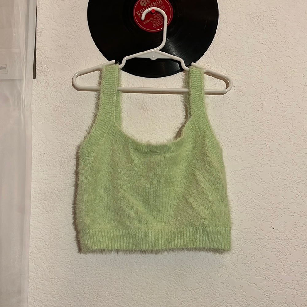 Fuzzy green cropped tank💚
